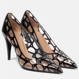 Valentino Garavani's worn a couple of times please look at video before buying.